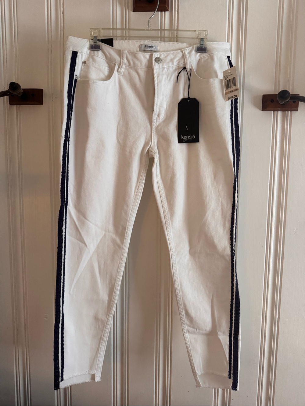 Kensie White Jeans with Navy Side Stripes